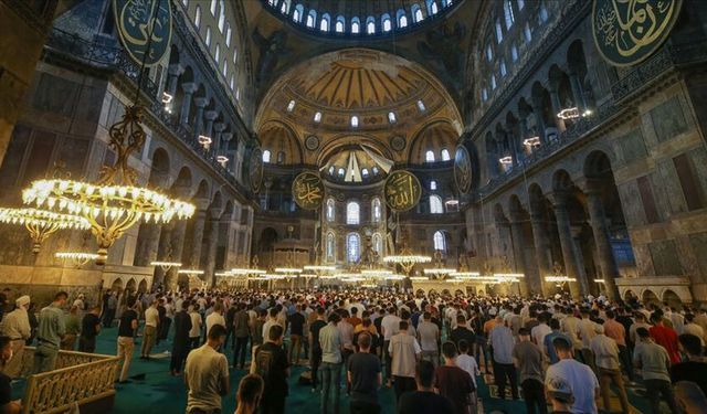 Zilhicce ayı nedir?  Zilhicce ayının önemi ve fazileti ile ilgili ayet ve hadisler neler?