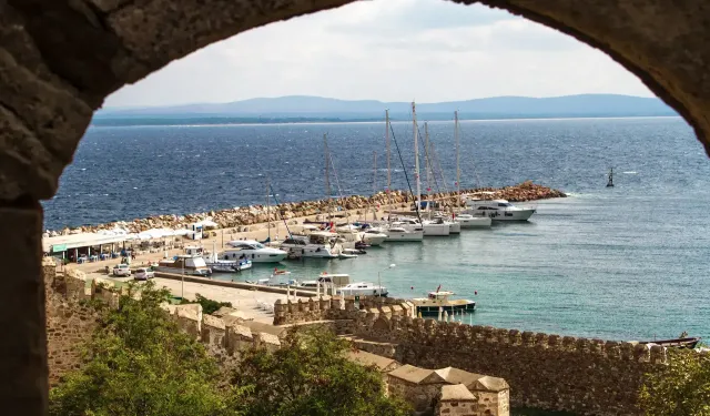 Bozcaada'ya 19-32 kişilik araçların geçişi yaz boyunca yasaklandı
