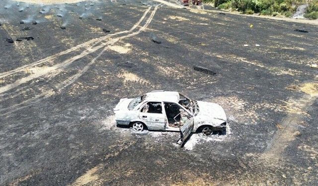 Adana'da park halindeki araçta çıkan yangın ormanlık alana sıçradı