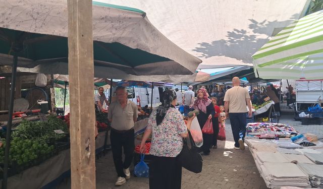 Semt pazarında vatandaşlardan ortak feryat: "Türk parasının kıymeti kalmadı"