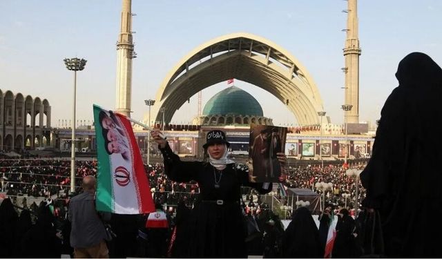 ABD-İsrail saldırısında şehit olan İran’ın eski lideri Hamaney için Tahran'da veda töreni