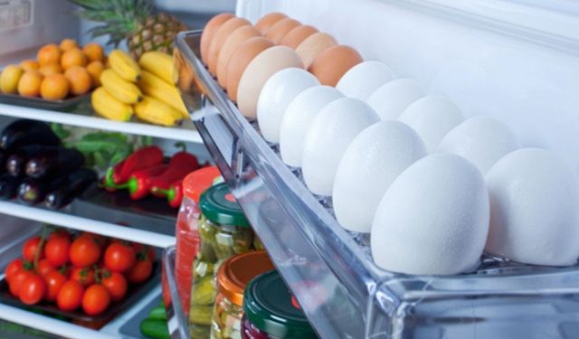 Yumurtayı kapağa, çiğ eti üst rafa koyuyorsanız dikkat! Buzdolabında yaptığınız 9 yerleştirme hatası