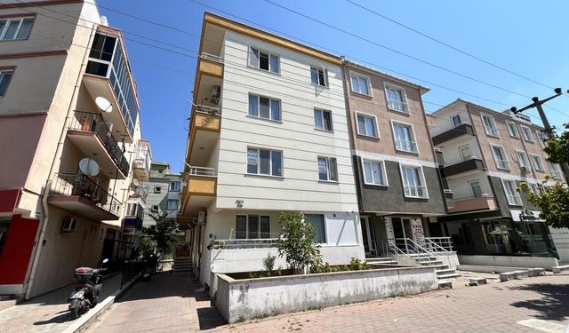 Çanakkale'de binadaki ilaçlamadan zehirlendiği öne sürülen çocuk öldü, anne yoğun bakımda