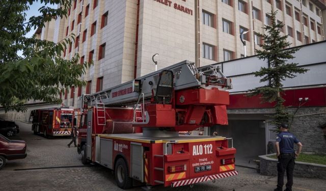 Erzurum Adliyesi'nin arşiv bölümünde çıkan yangın ekiplerce kontrol altına alındı