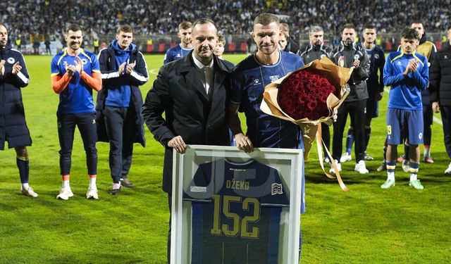 Boşnaklar tarafından "Elmas" olarak isimlendirilen Edin Dzeko, Bosna Hersek Milli Takımı'na veda etti