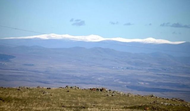 Kars'ın yüksek kesimlerine kar yağdı