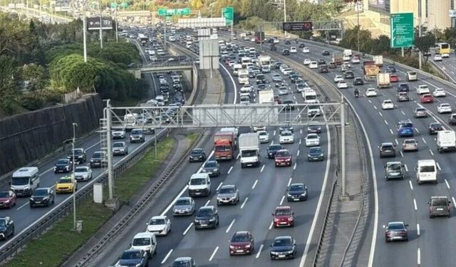 İstanbul'da sabah saatlerinde trafik yoğunluğu yaşanıyor