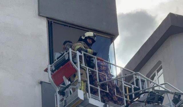 Kadıköy'de 8 katlı binada yangın
