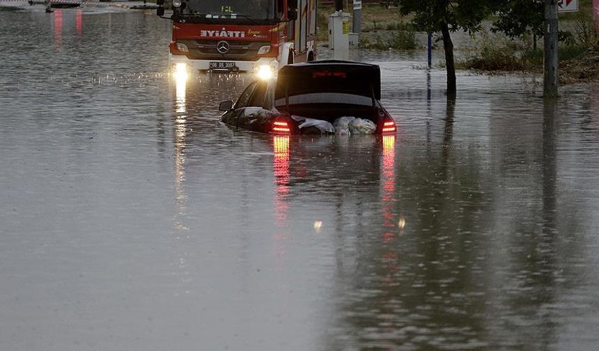 Ankara'da sağanak yağış: Bir kişi hayatını kaybetti