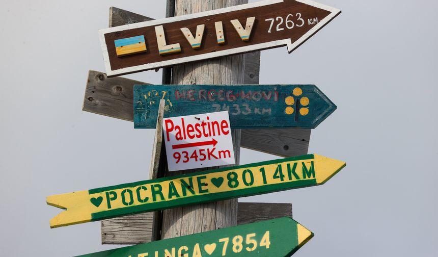Toronto'da sembolik yön ve mesafe tabelalarına Filistin de eklendi