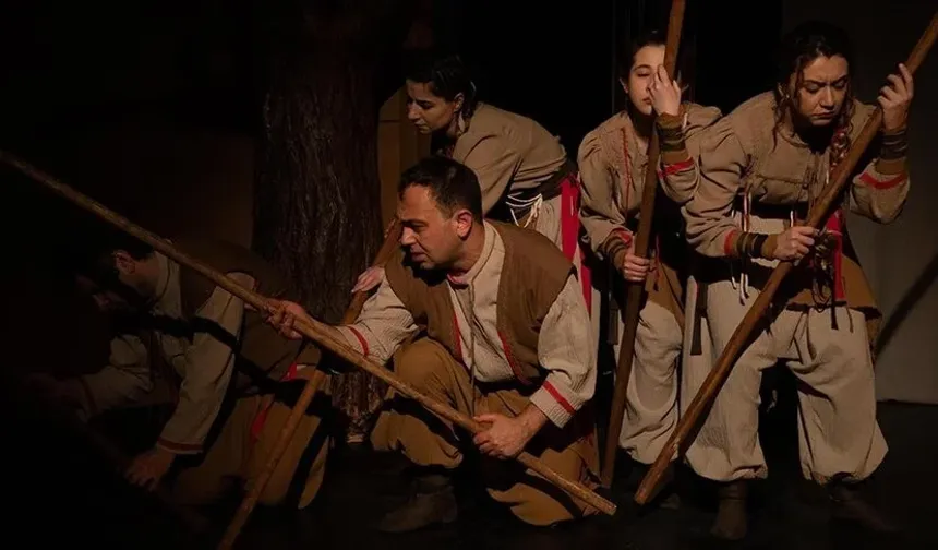 Kırım Tatarlarının dinmeyen acısı tiyatro sahnesinde