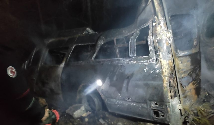 Tarım işçilerini taşıyan minibüs yandı: 3 ölü 18 yaralı