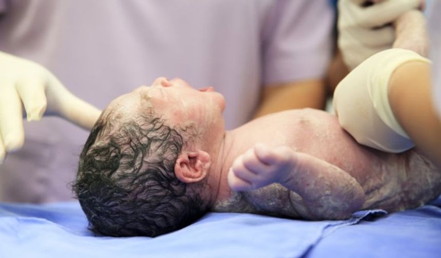 Bebekleri özel hastanelerin yenidoğan servislerine naklederek haksız kazanç sağlanmasına yönelik operasyon!