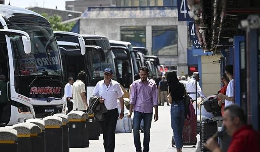 İstanbul'da bayram öncesi otobüs biletleri tükendi: Ek seferler konuldu
