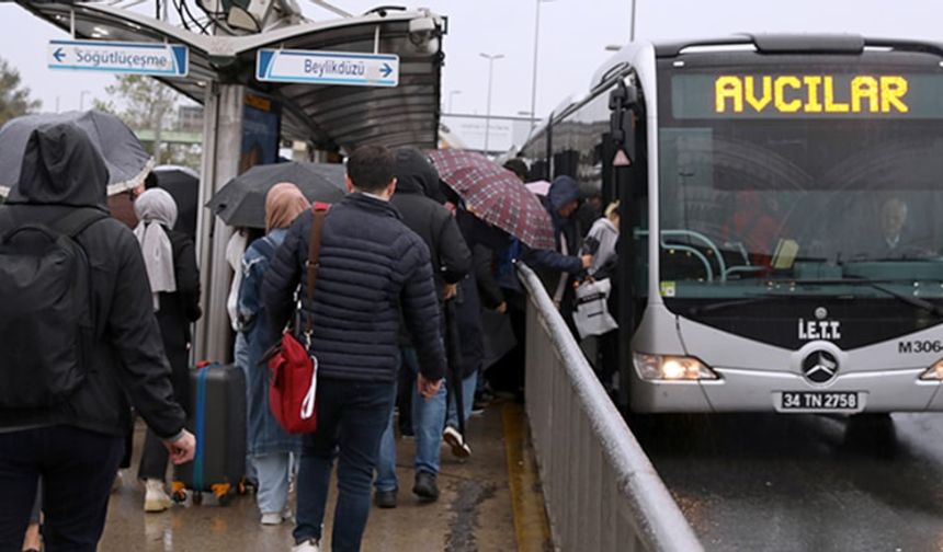 Hamile kadın metrobüste doğum yaptı