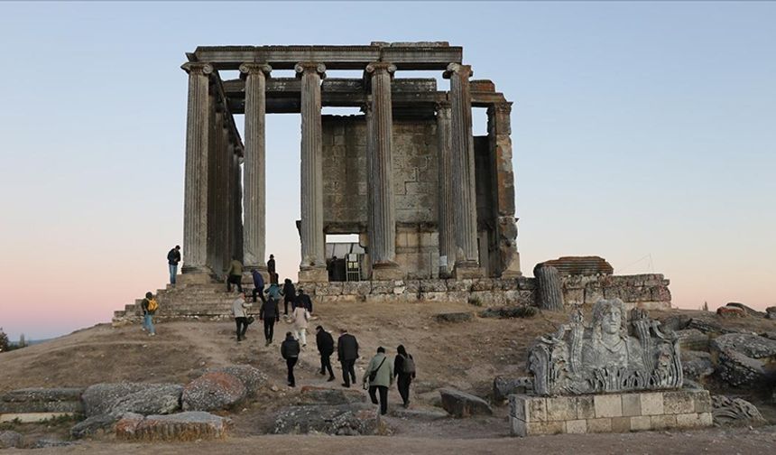 Aizanoi Antik Kenti'nde aydınlatma çalışmaları tamamlandı