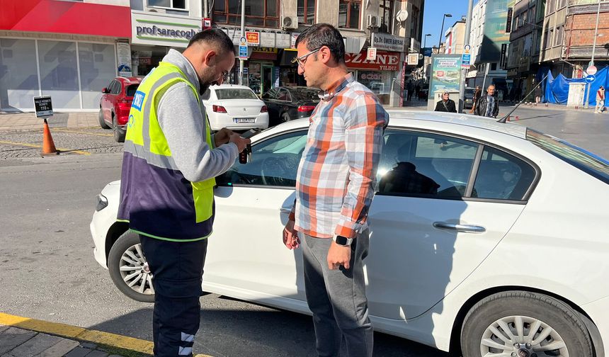 Nefes borusuna şeker kaçan kişiyi 'Heimlich manevrası' ile kurtardı