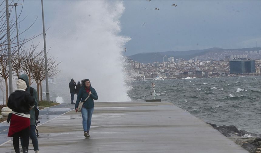 Yurdun kuzey, iç ve batı kesimleri için kuvvetli rüzgar ve fırtına uyarısı