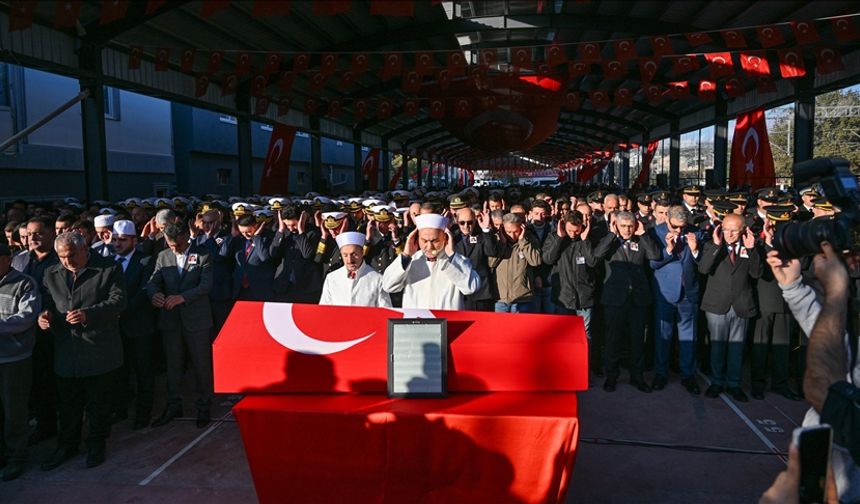 Eğitim sırasında şehit olan Deniz Teğmen Mustafa Kemal Öz Niğde'de defnedildi