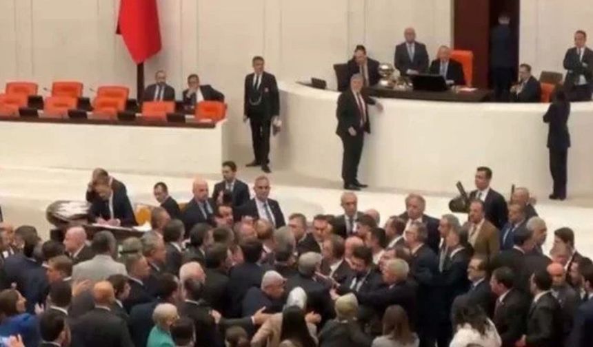 Meclis'te ortalık karıştı: CHP'li Başarır, AK Parti sıralarına kolonya şişesi fırlattı