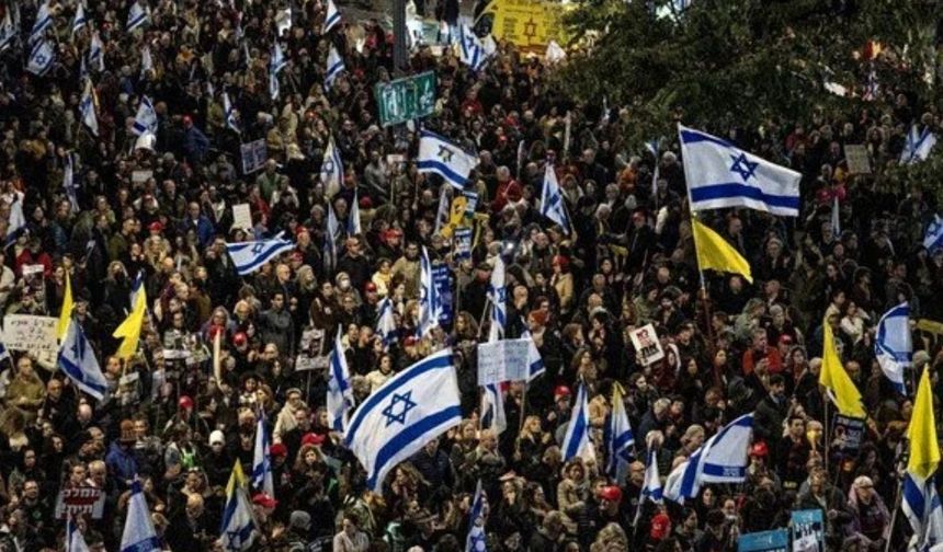 İsrail'de son anketler: Ne Netanyahu liderliğindeki blok ne muhalefet bloku hükümeti kuracak çoğunluğa ulaşıyor