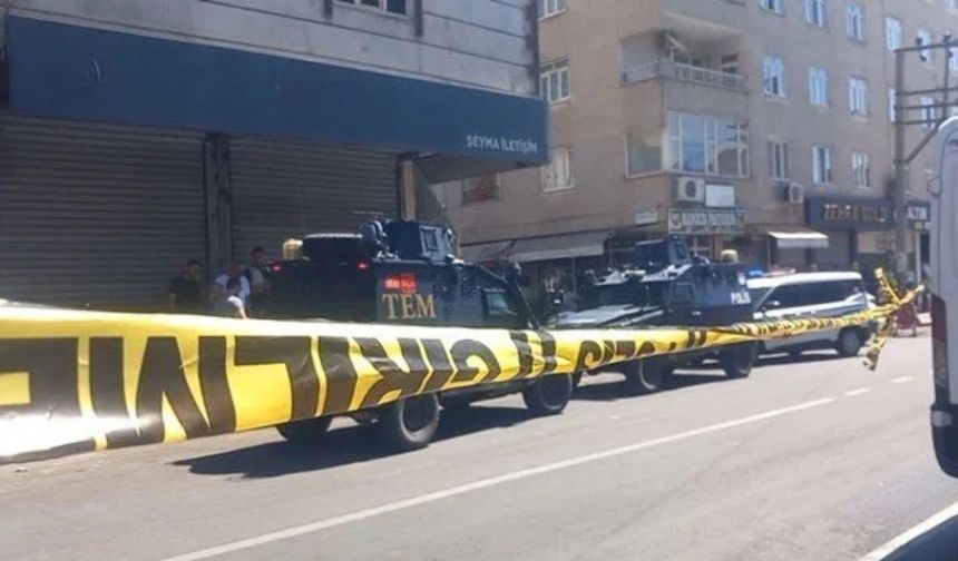 Aile içi şiddet ihbarına giden polislere pompalı tüfekle saldırı