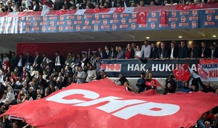 CHP'de Parti Meclisi toplantısı... Özgür Özel'i destekleyen 28 üye PM'den istifa etti