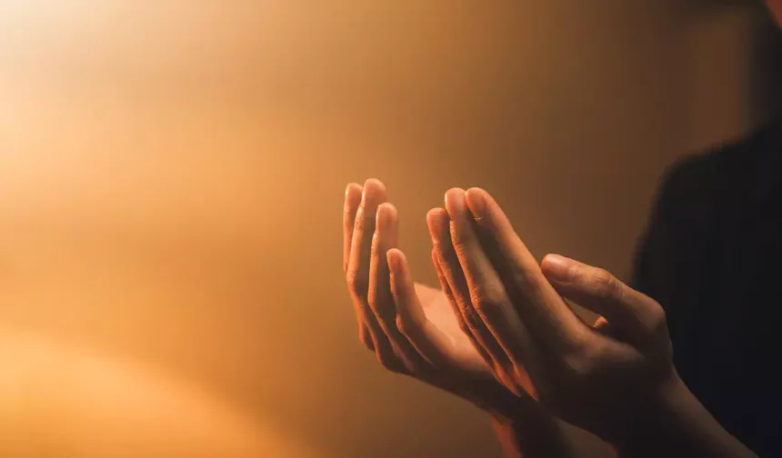 Cuma günü sela ile ezan arası hangi dua okunur?