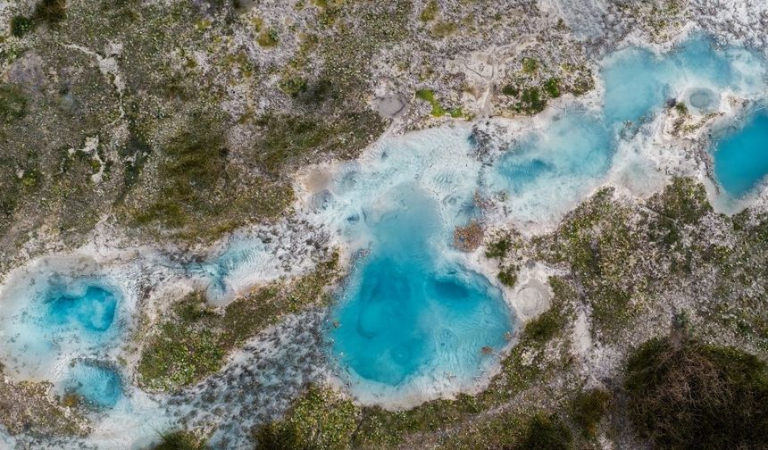 Eğirdir Gölü’nde su seviyesinin düşmesiyle yeni adalar ortaya çıktı