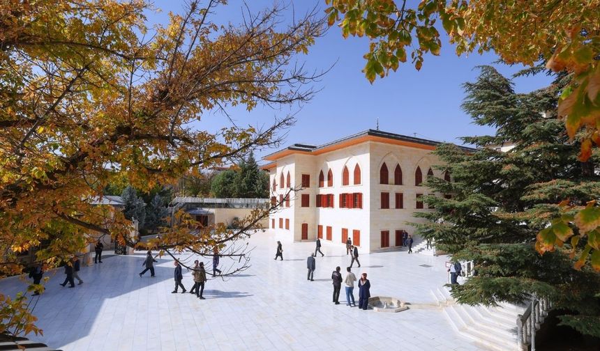 Somuncu Baba Külliyesi'nde sonbahar