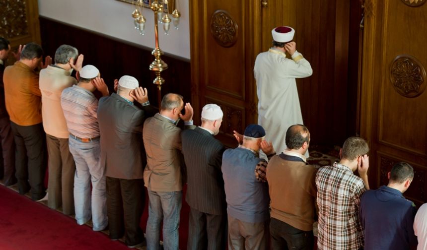 Cuma namazı nasıl kılınır? Cuma namazına nasıl niyet edilir?