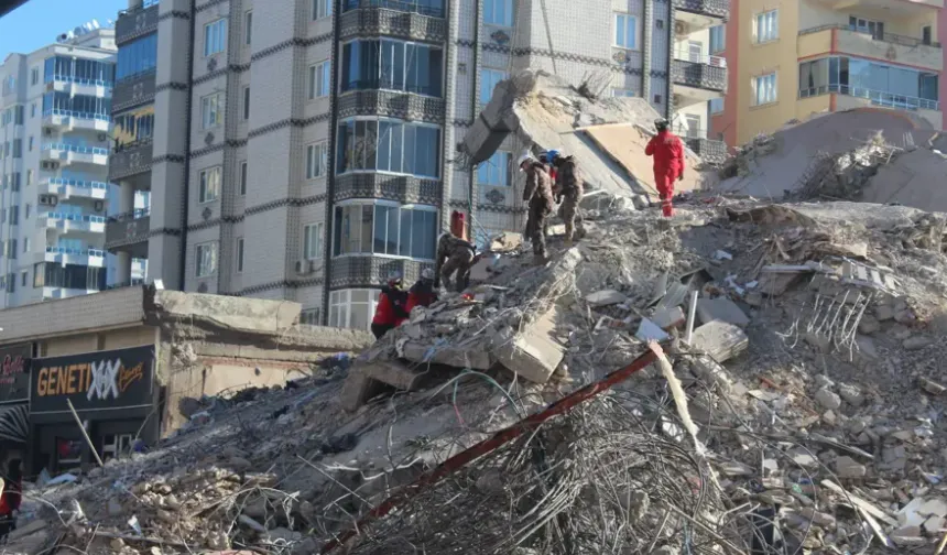 49 kişiye mezar olmuştu! Emre Apartmanı davasında tutuklu sanıklar tahliye edildi