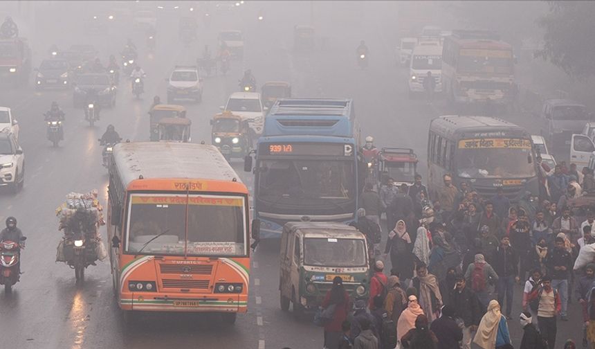 Yeni Delhi'de, hava kirliliği nedeniyle yüzde 50 oranında evden çalışma zorunluluğu getirildi