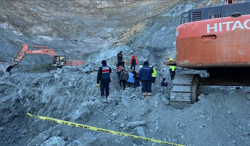 Maden ocağında göçük altında kalan şantiye müdürünün 28 gün sonra cenazesine ulaşıldı