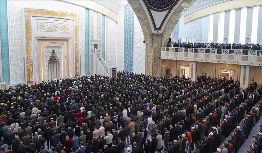 Cuma Hutbesi'nde zaman vurgusu: "Her Anımızı Ebedi Kazanca Dönüştürebiliriz"