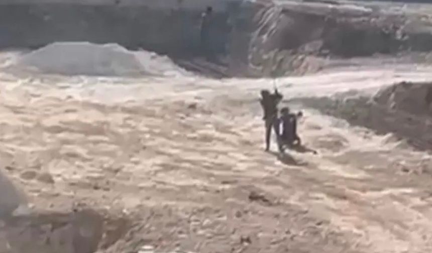 Vicdanları sızlatan görüntü: Okul inşaatında çocuk işçiye dayak