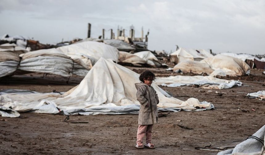 Gazze hükümeti: Gazze’deki 135 bin çadırdan 127 bini barınmaya elverişsiz hale geldi