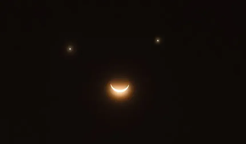 Ay, Satürn, Neptün gökyüzünde bir araya gelerek gülen bir yüz oluşturacak