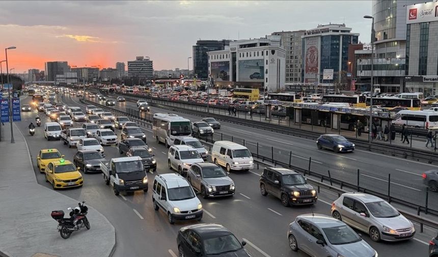 İstanbul'da akşam saatlerinde trafik yoğunluğu yüzde 81'e çıktı