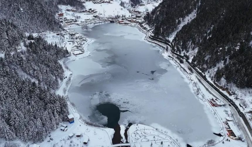 Uzungöl dondu: Kartpostallık görüntüler ortaya çıktı