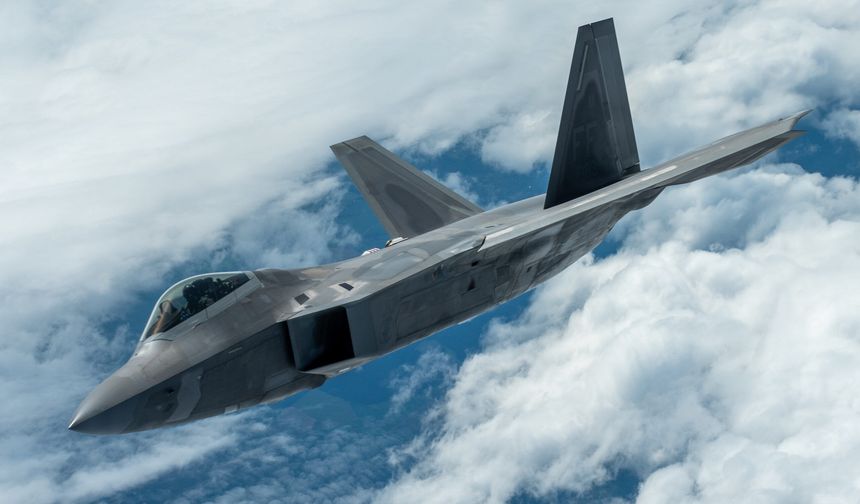ABD F-22'lerinin, İsra*l'in güneyindeki üssün pistinde konuşlandığı görüntüler yayınlandı