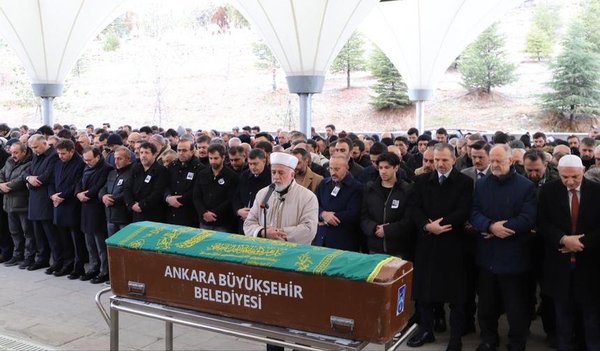 Usta yazar Bülent Akyürek, son yolculuğuna uğurlandı