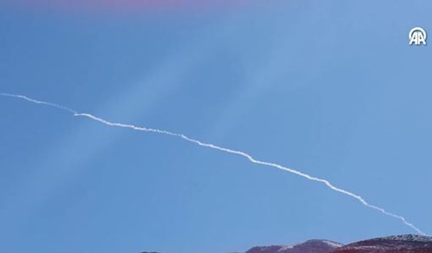 İran, ABD ve İsrail'in saldırılarına karşılık, balistik füze saldırısı başlattı