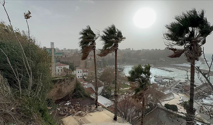 Meteorolojiden Doğu Karadeniz ve Batı Akdeniz'in batısı için fırtına uyarısı