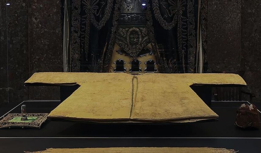 Hırka-i Şerif İstanbul'da ziyarete açıldı