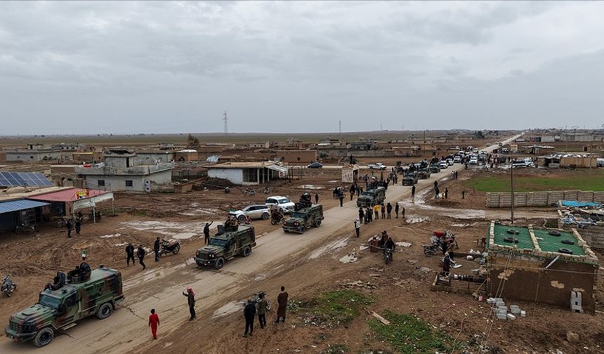 Suriye ordusu, YPG ile varılan mutabakat kapsamında Haseke kenti çevresinden çekilmeye başladı