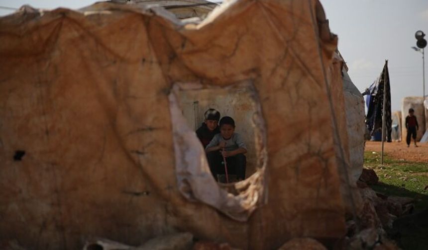 İdlib'de çadırlarda yaşayan Suriyeliler, Ramazan Bayramı'nı zor şartlar ve imkansızlıklar içinde karşılıyor