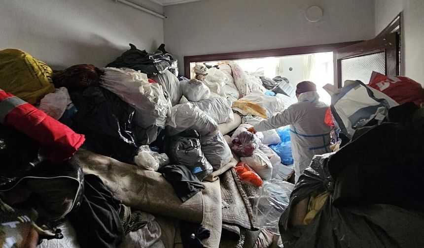 Bursa'da çöp ev temizliği: 4 kamyon tahliye edildi