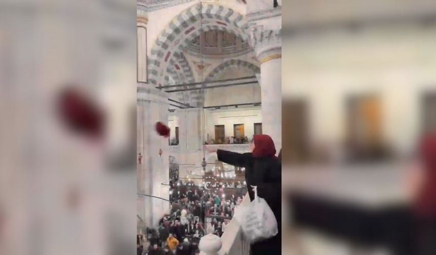 Fatih Camii’nde Kadir Gecesi’nde Mescid-i Aksa protestosu