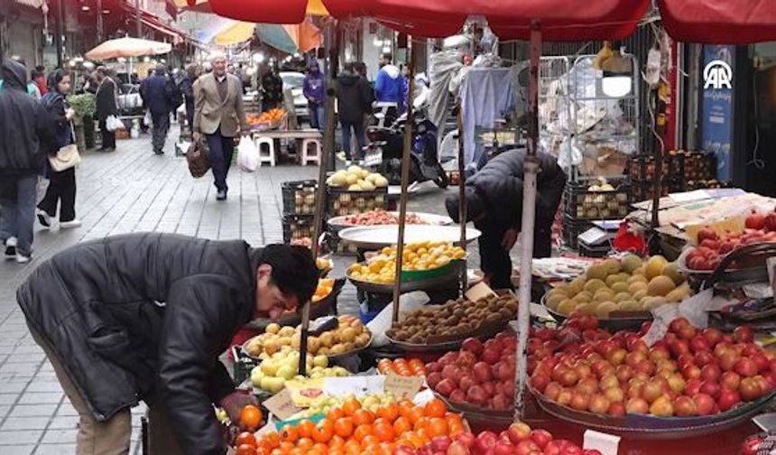 ABD-İsrail'in İran'a yönelik ortak saldırıları gölgesinde başkent Tahran'da hayat devam ediyor